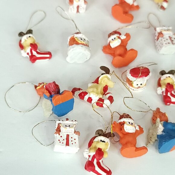 Set of 18 Miniature Hand Painted Garfield & Odie Ornaments by Paws  - Picture 3 of 6